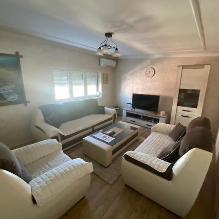 Apartman Niksic Appartement Buitenkant foto