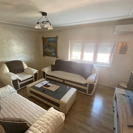Apartman Niksic Appartement Buitenkant foto