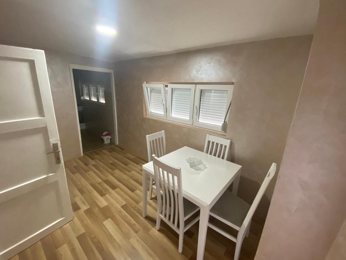 Apartman Niksic Appartement Buitenkant foto