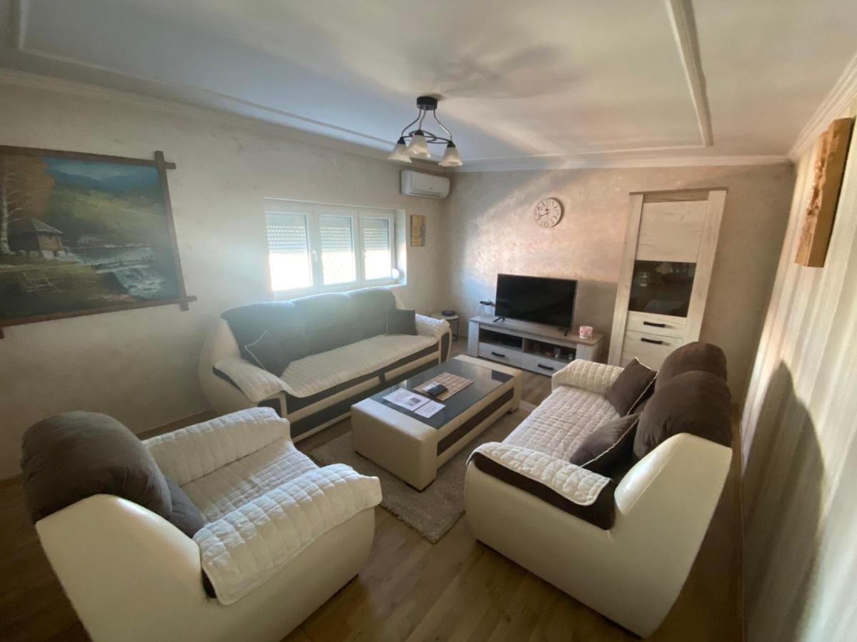 Apartman Niksic Appartement Buitenkant foto