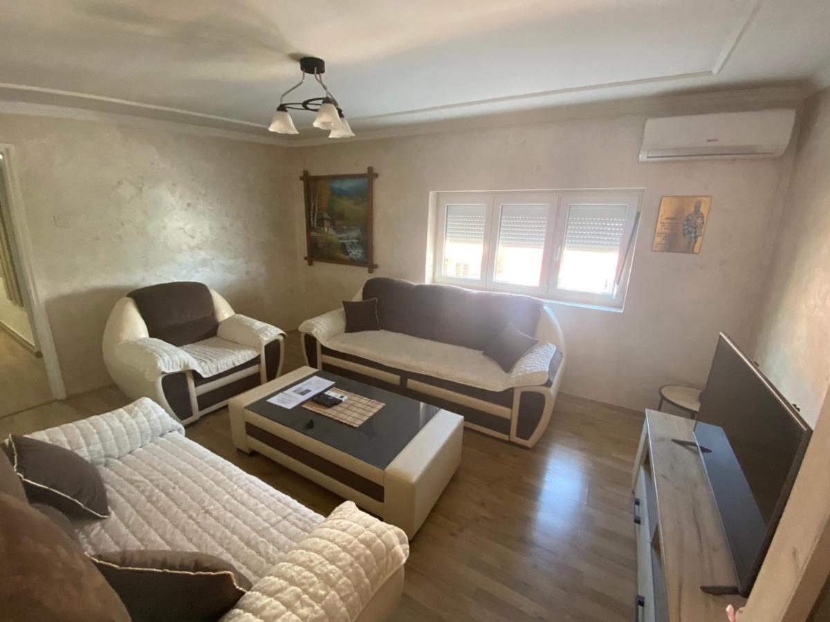 Apartman Niksic Appartement Buitenkant foto